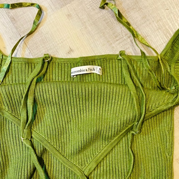 Size Medium Abercrombie & Fitch lime off shoulder bodysuit - Picture 3 of 3